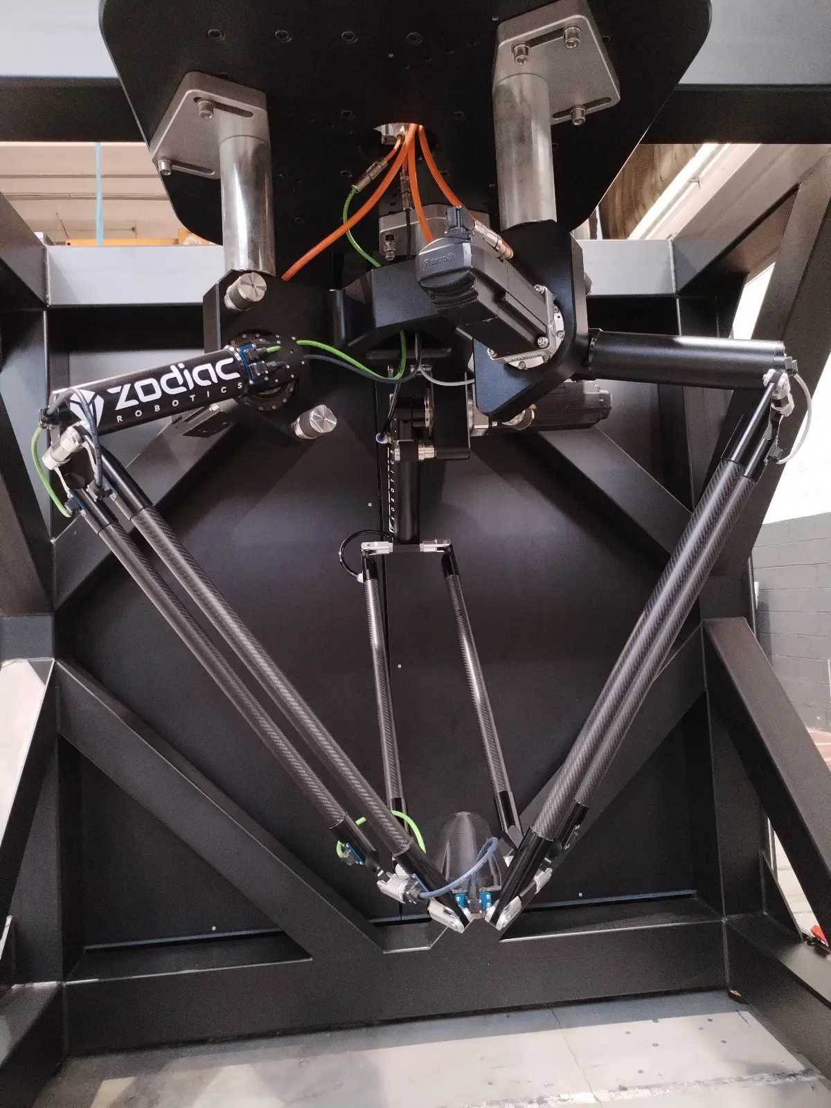 Octopus Delta robot for layer preparation. Ergonomic and compact design to optimize production space. 